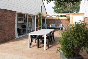 Cosy bungalow with private garden